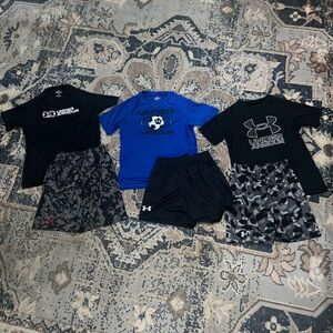 Under Armour Kids' Boys Black and Blue T-Shirts and shorts bundle size Small/7
